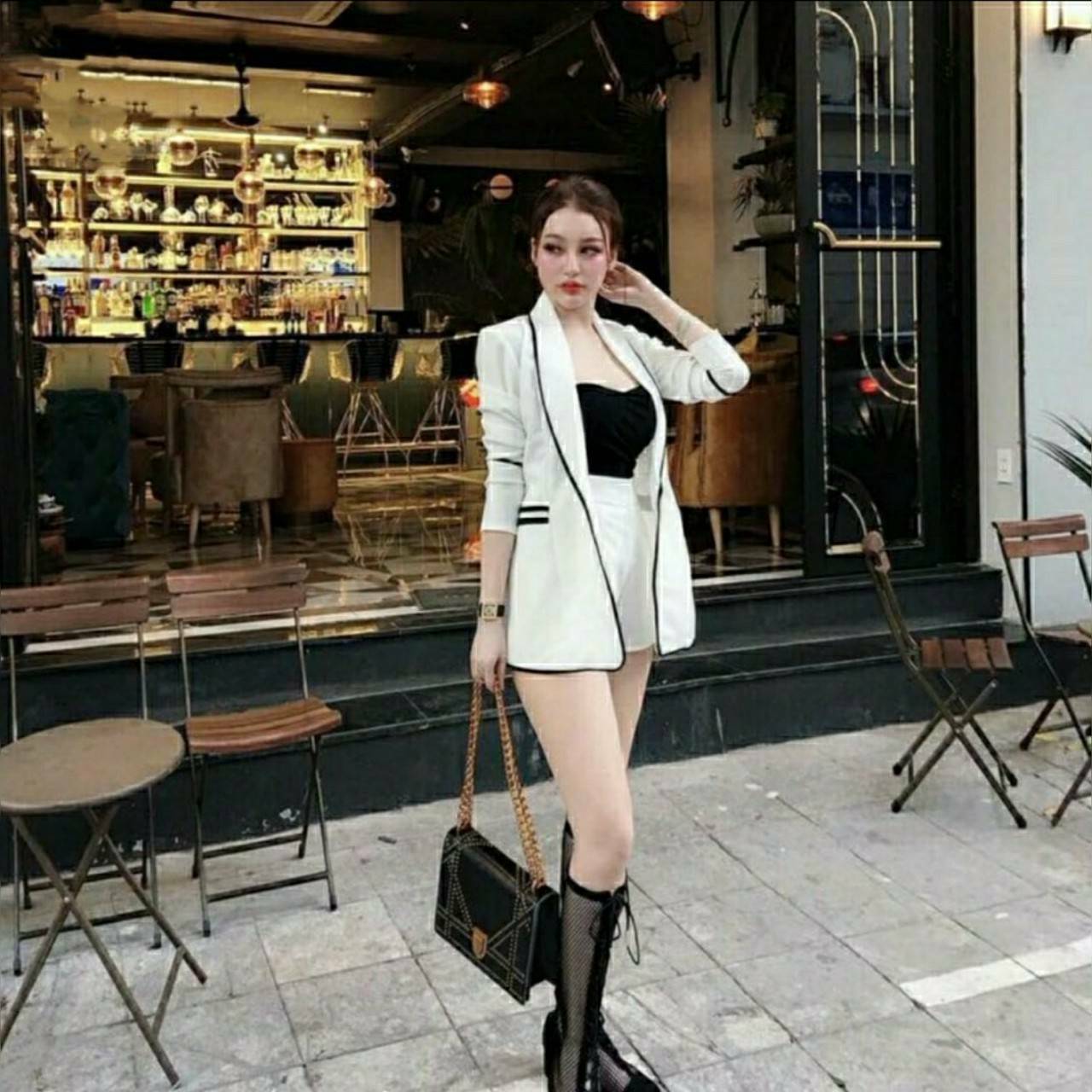 เสื้อคลุมแต่งแถบดำกระเป๋าคู่หน้า