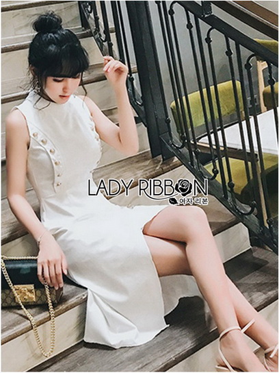 White Dress เดรสแขนกุดสีขาวตกแต่งกระดุมทอง