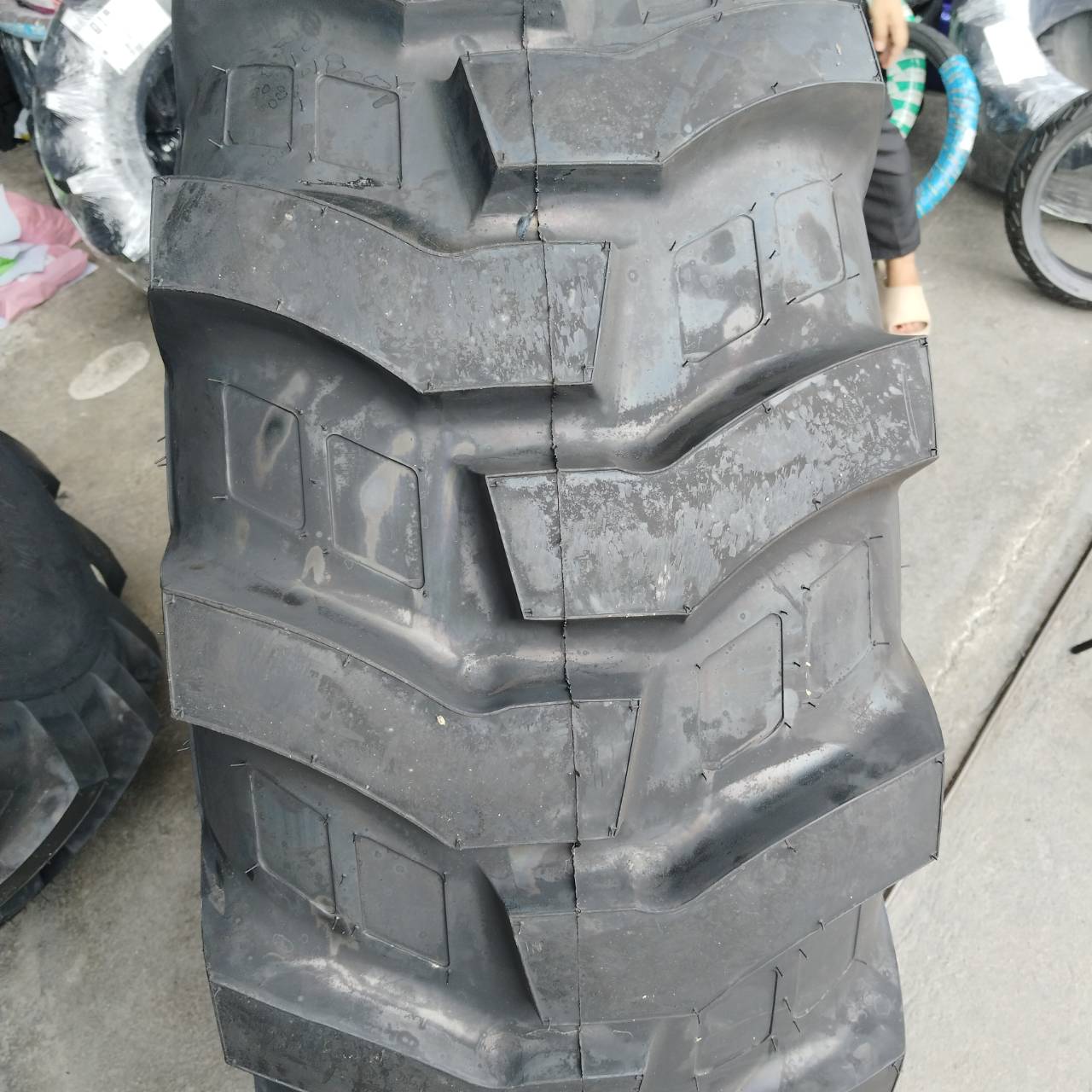 18.4-24 12PR ยี่ห้อ BKT รุ่น TR459 ยางรถตัก