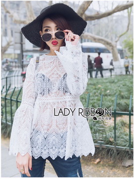 Lady Ribbon Online ขายส่งเสื้อผ้าออนไลน์ของแท้ LR13070716 🎀 Lady Ribbon's Made 🎀 Lady Ashley Sweet Classic Lace Peplum Top in White