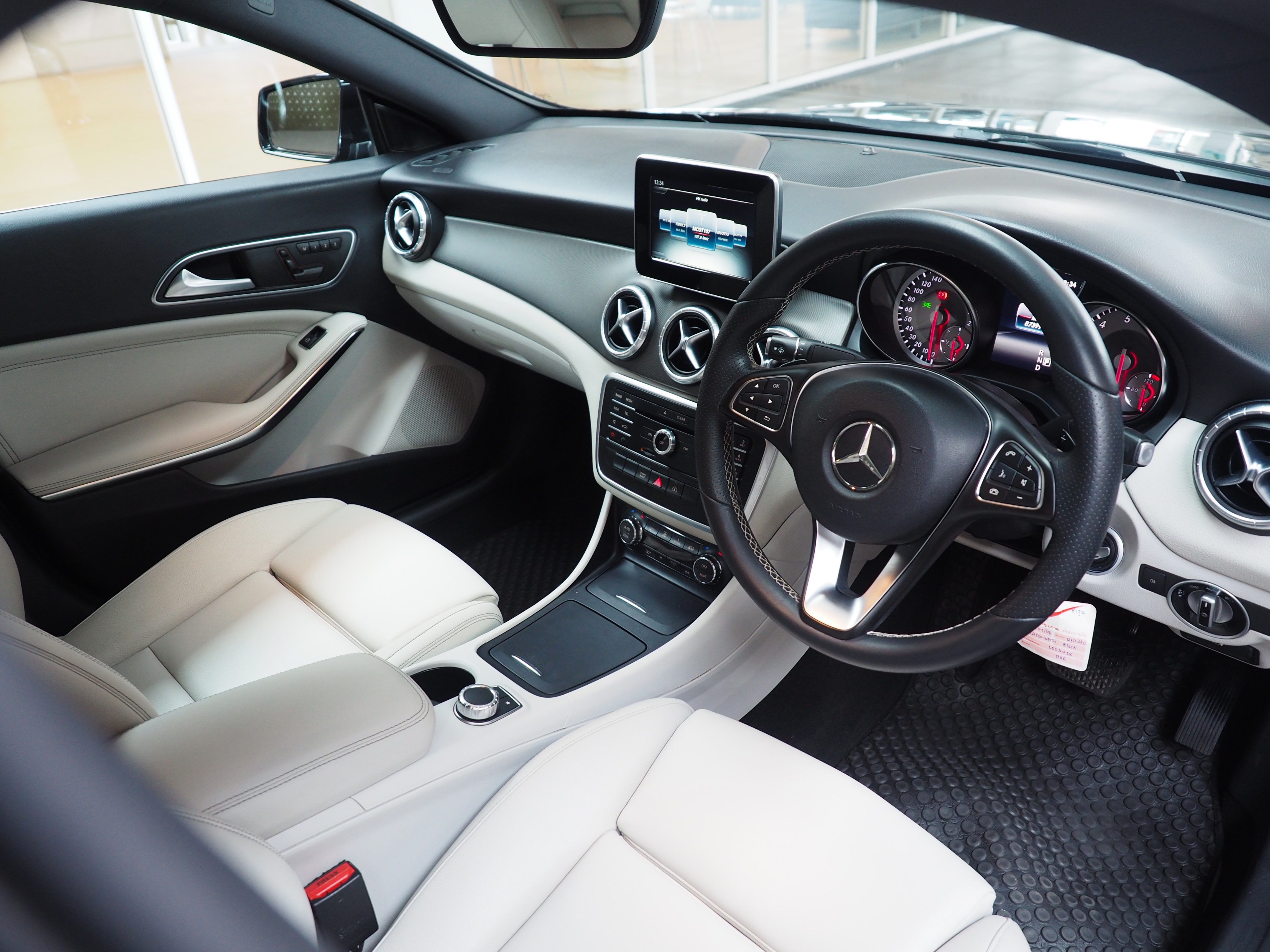 จองแล้ว CLA200 Urban W117