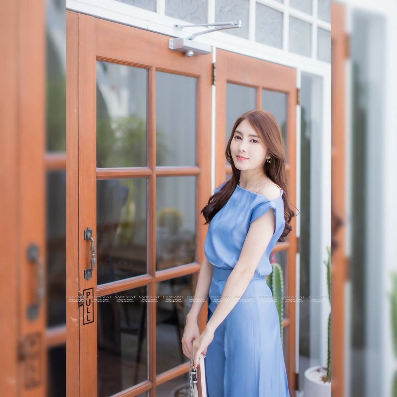 เสื้อสวมหัวไหล่โซ่ต่างระดับกางเกงขายาว