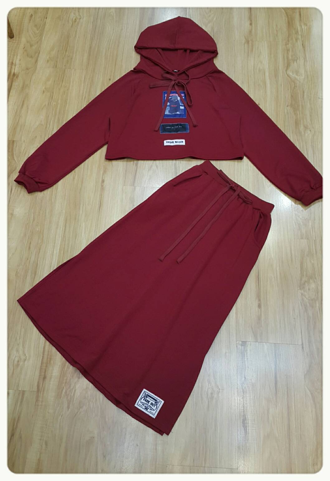 เสื้อกระโปรงทั้งชุดผ้ายืดสีแดงสด