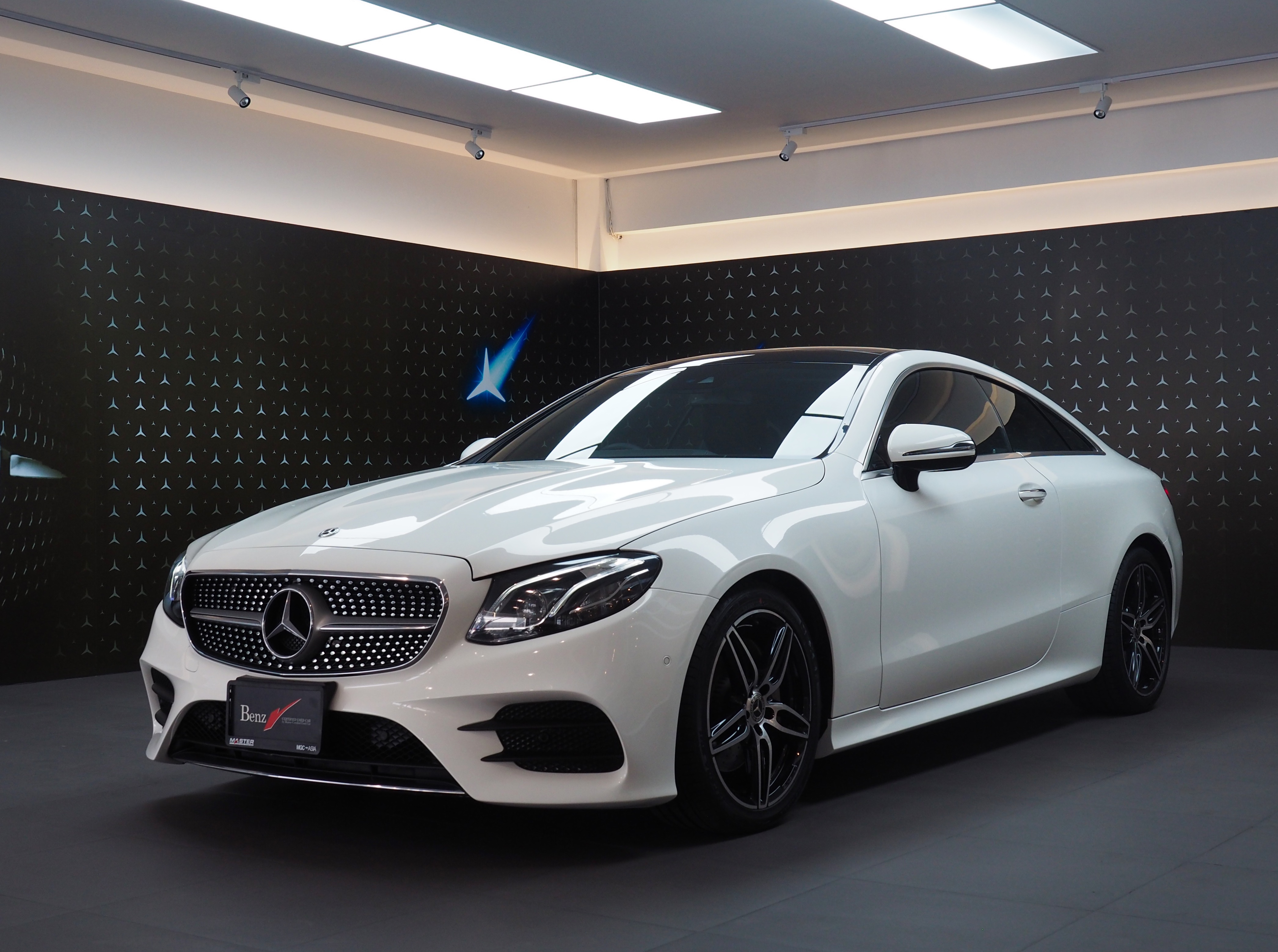 จองแล้ว E200 Coupe AMG Dynamic W238