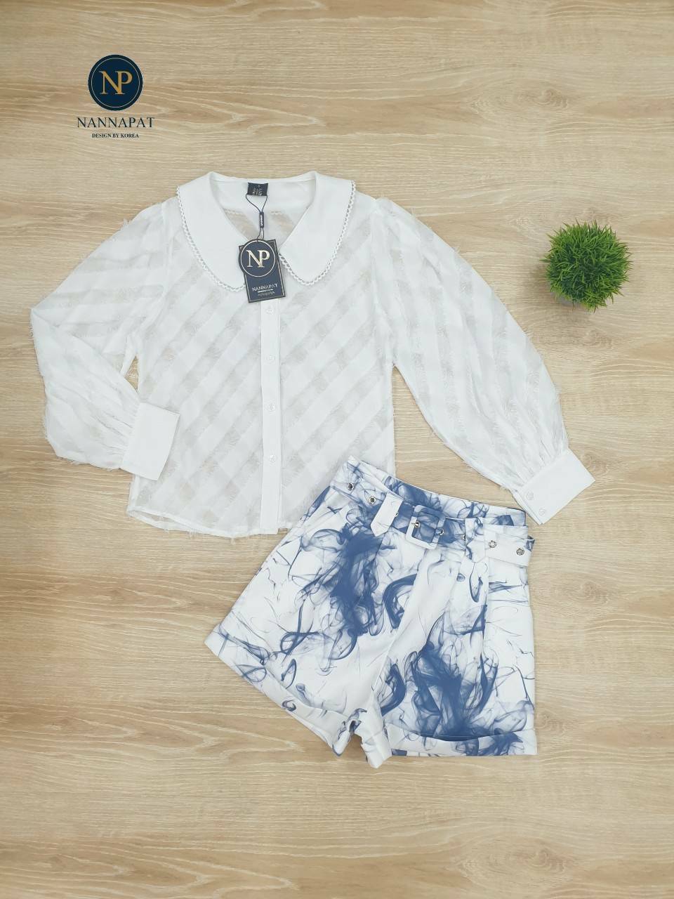 เสื้อกระดุมหน้าเนื้อผ้าสั่งทำพิเศษ