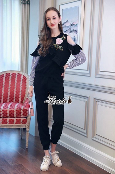 (เสื้อ+กางเกง) เสื้อเว้าไหล่ สีฟ้าขาว