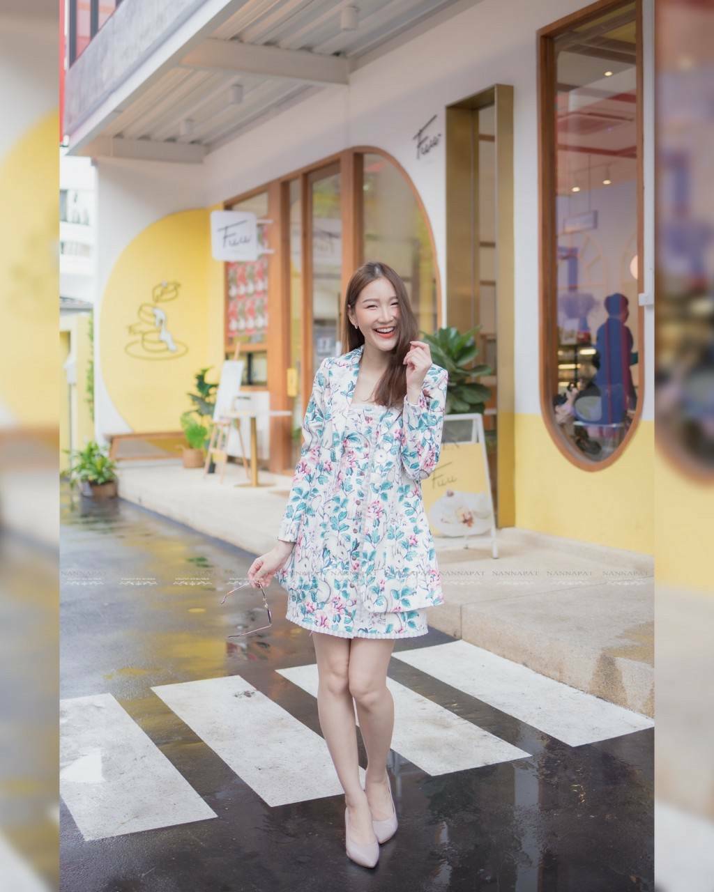 เสื้อสูทคลุมแขนยาวมีกระเป๋าสองข้าง