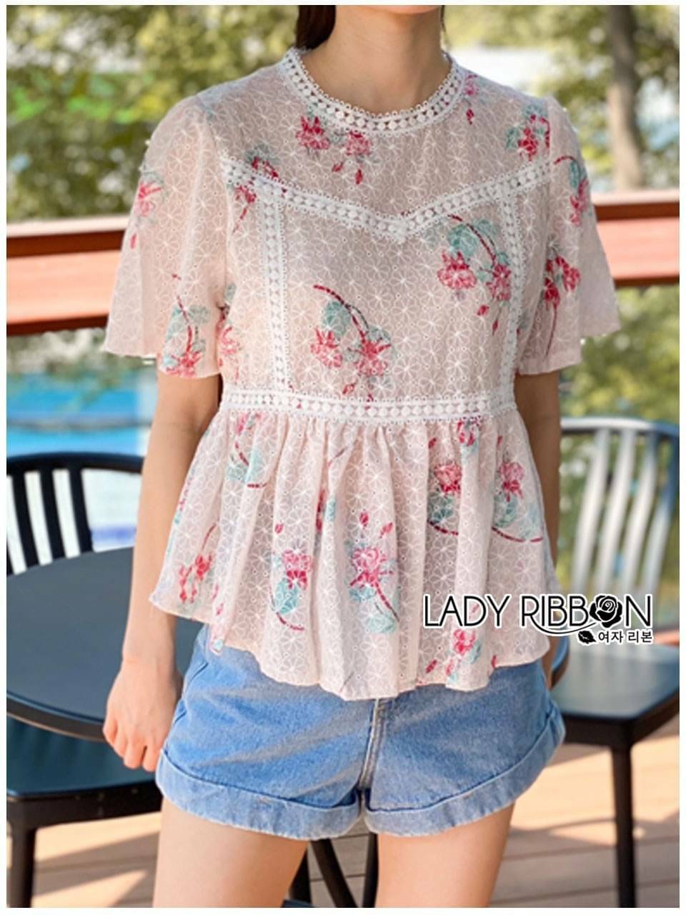 เสื้อแฟชั่นตัวสั้น เนื้อผ้าลูกไม้ปักลายสวย