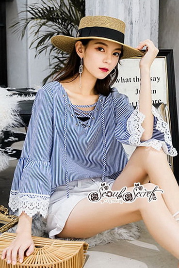 เสื้อคอวีลึกลายริ้วคลาสสิคโทนสีฟ้า