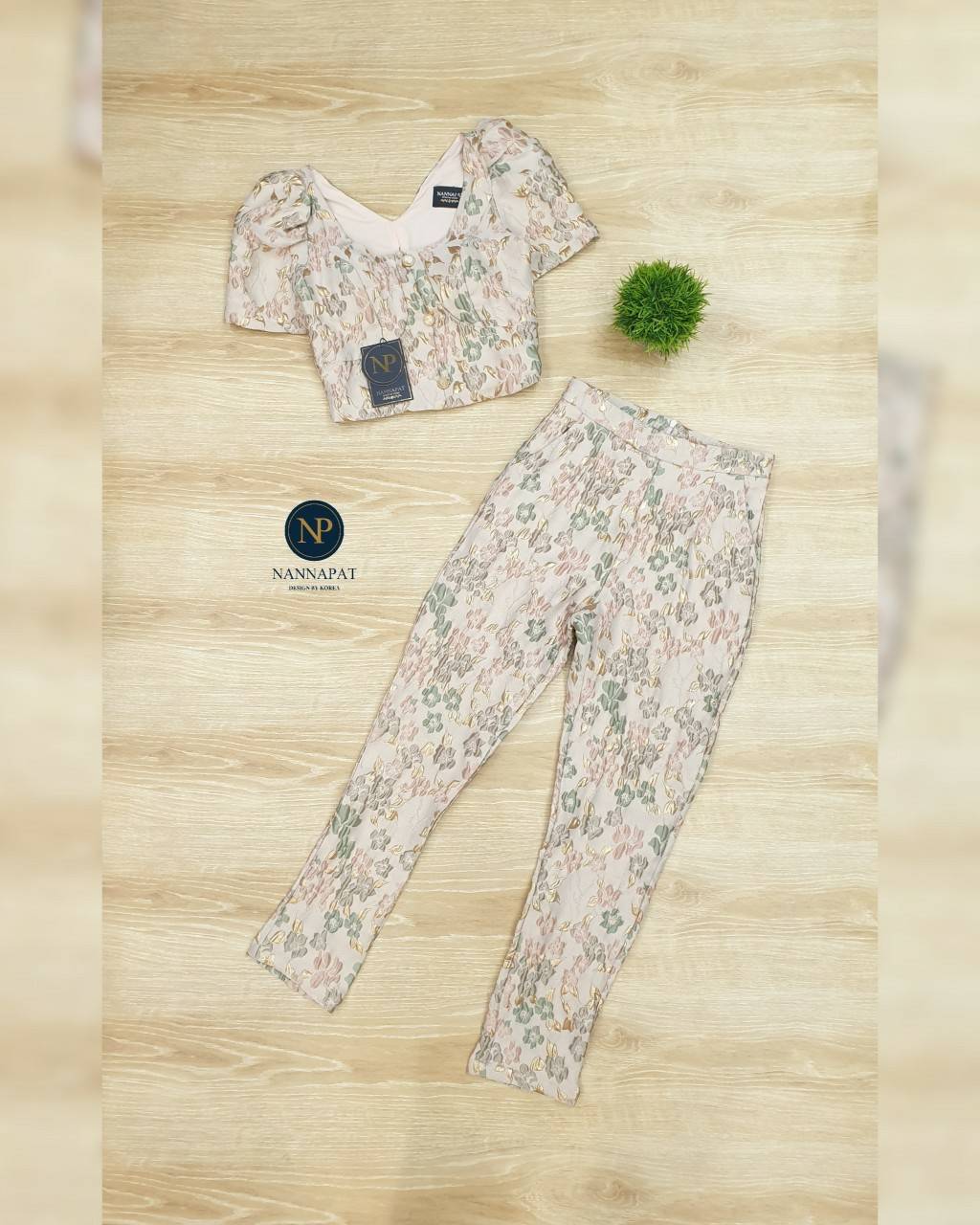 เสื้อซิปหลังกระดุมหน้า