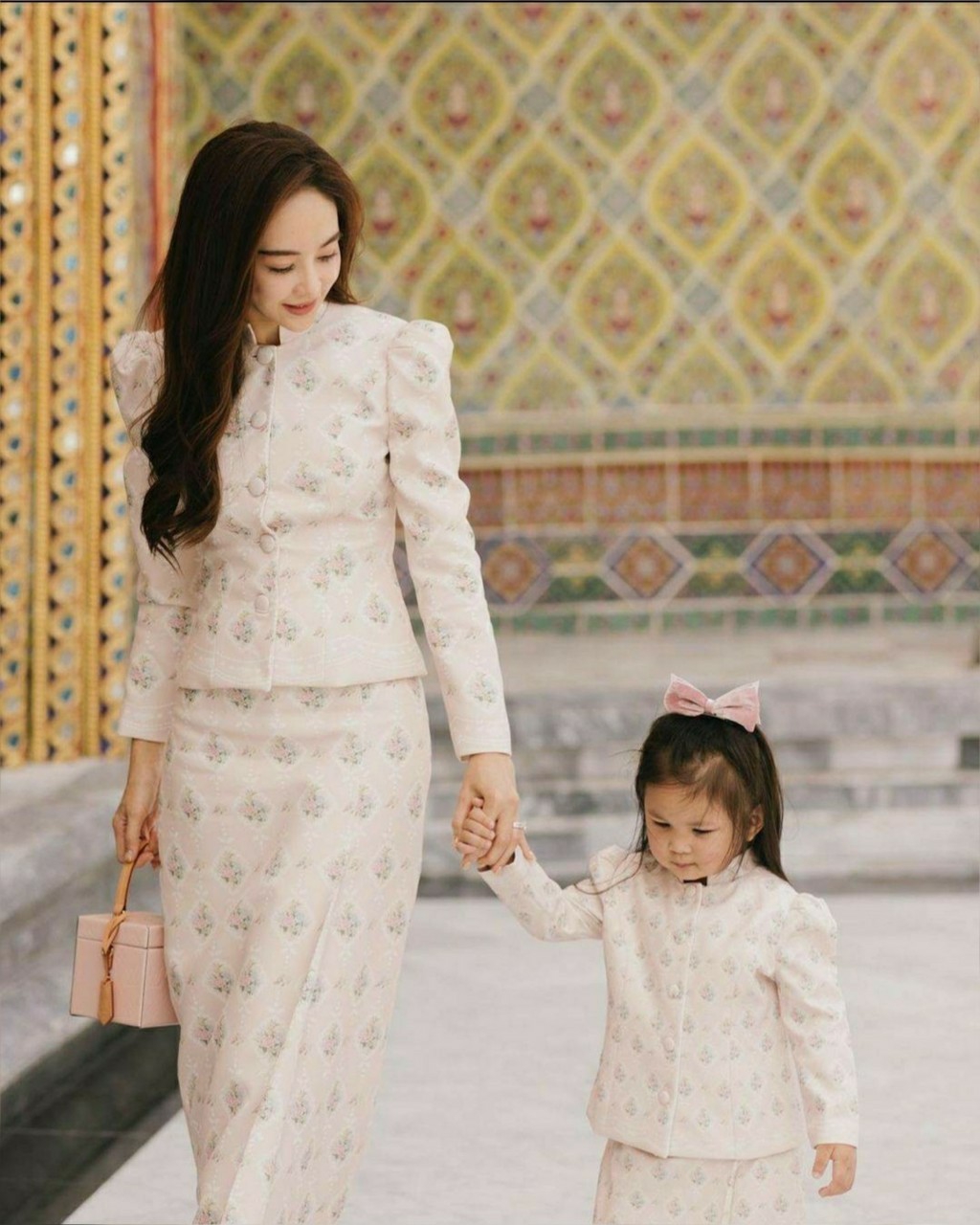 ตัวเสื้อกระดุมหน้า มีฟองน้ำที่ไหล่