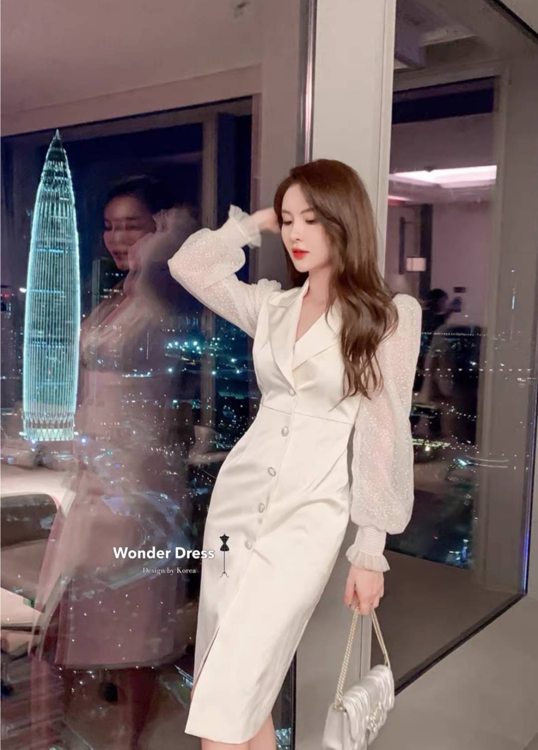เดรสผ้าเครปสีขาวแต่งคอปกสวยหรู