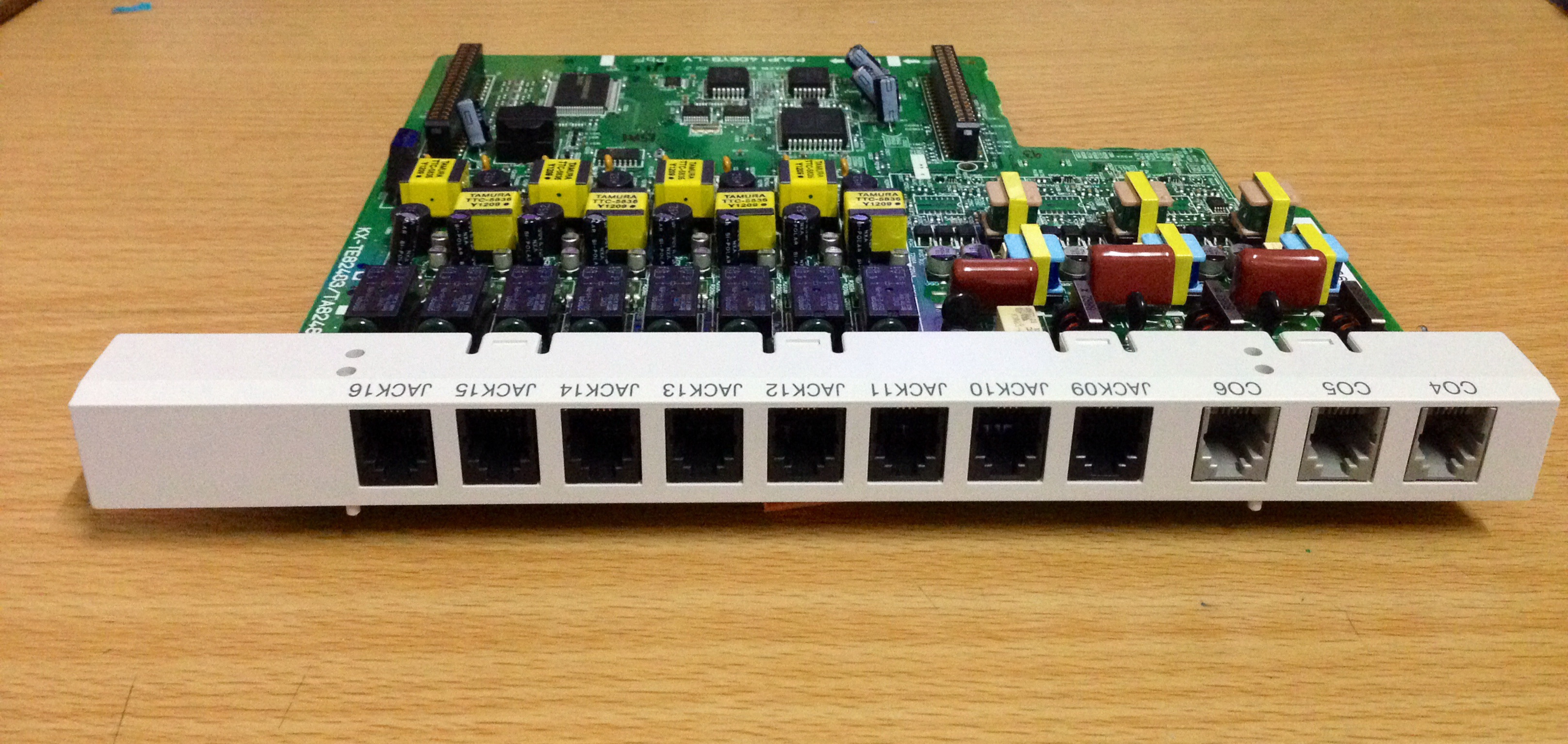 KX-TE82483X แผงขยายวงจร 3 สายนอก 8 สายใน