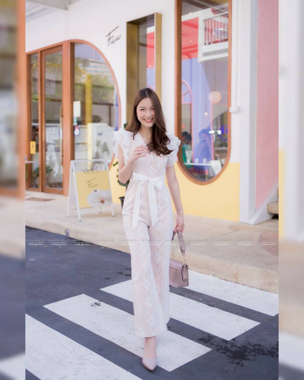 จั้มสูทซิปหลัง แต่งแขนระบาบ