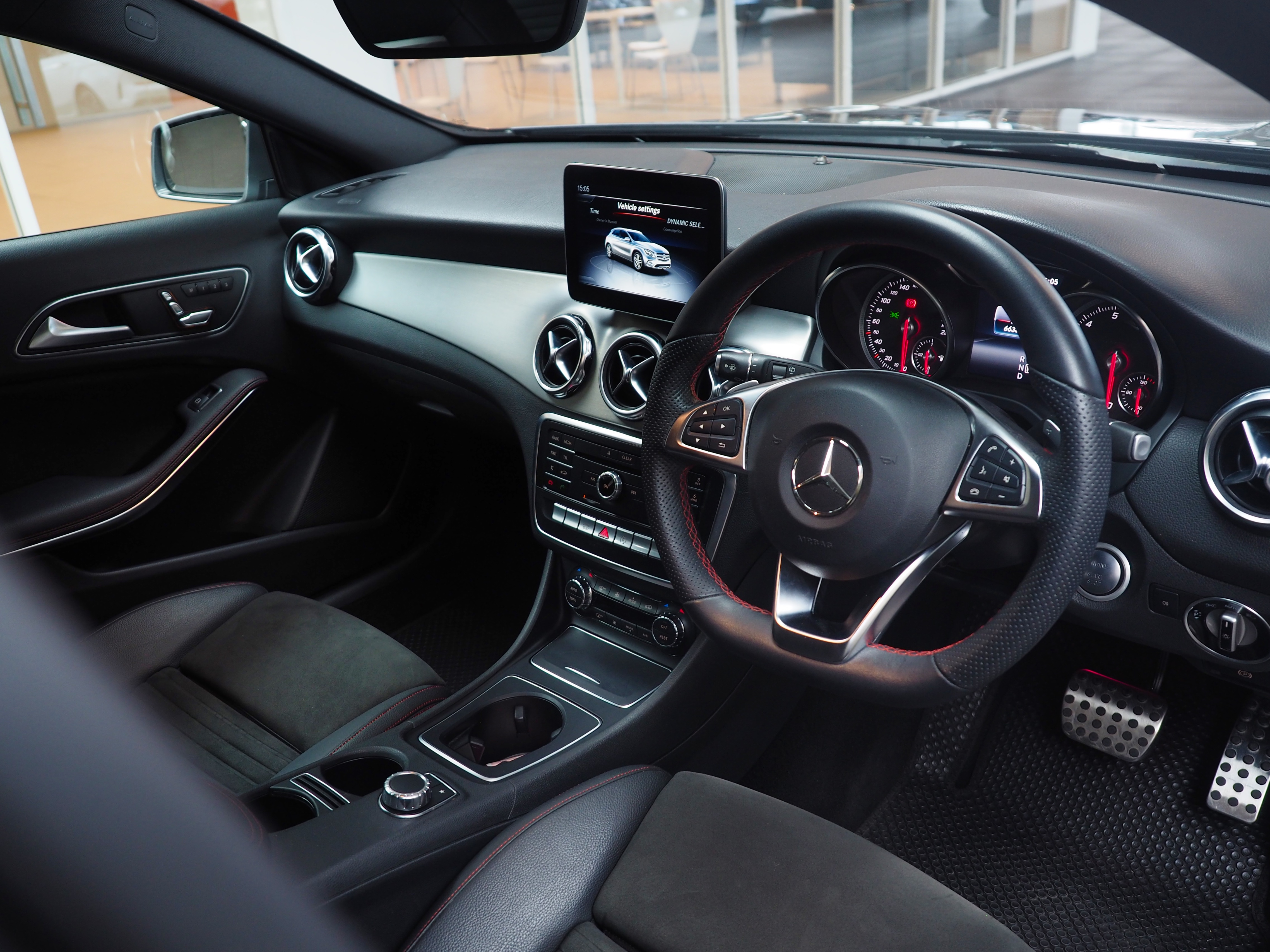 จองแล้ว GLA250 AMG Dynamic W156