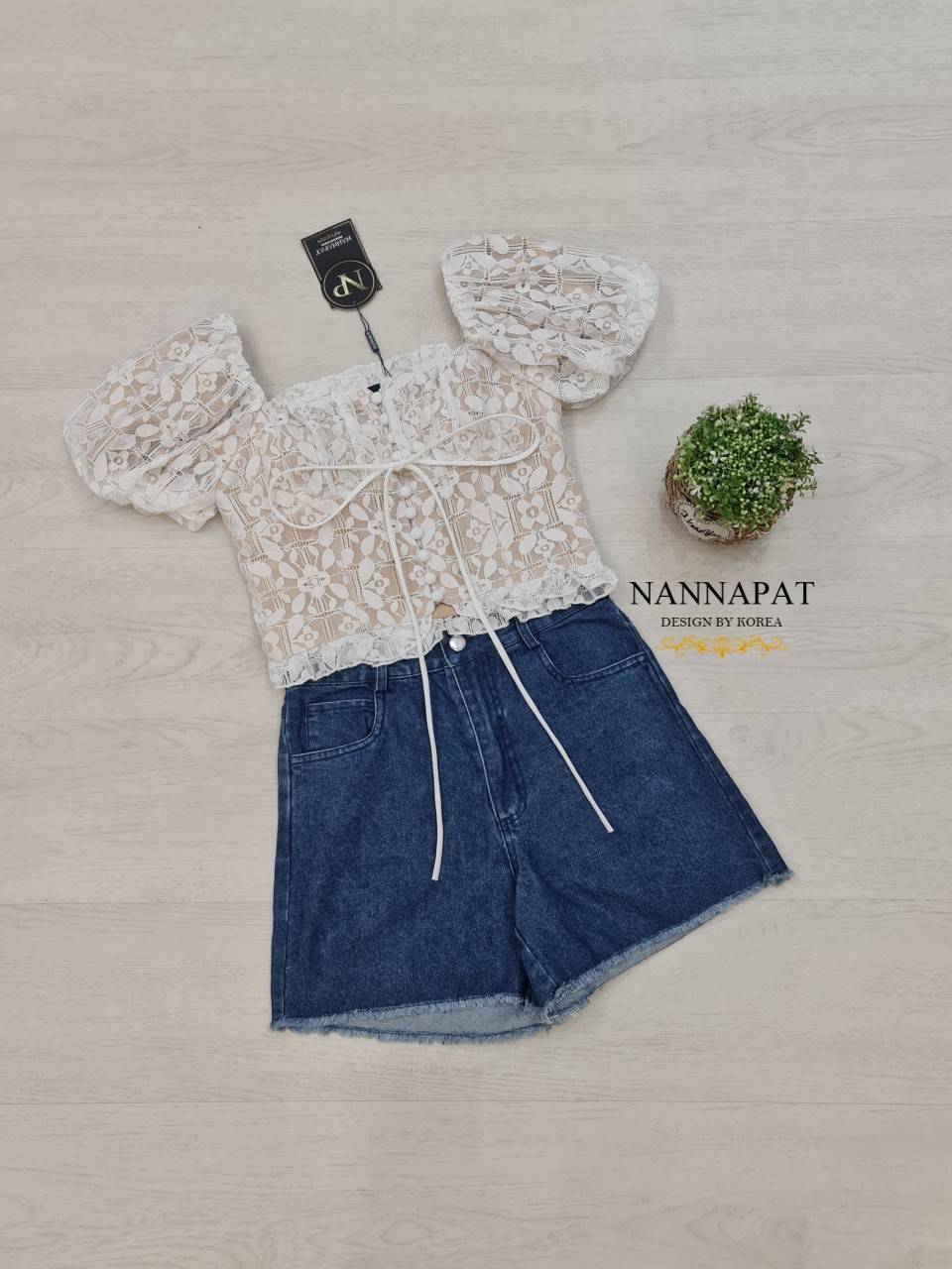 เสื้อกระดุมหน้า ผ้าลูกไม้
