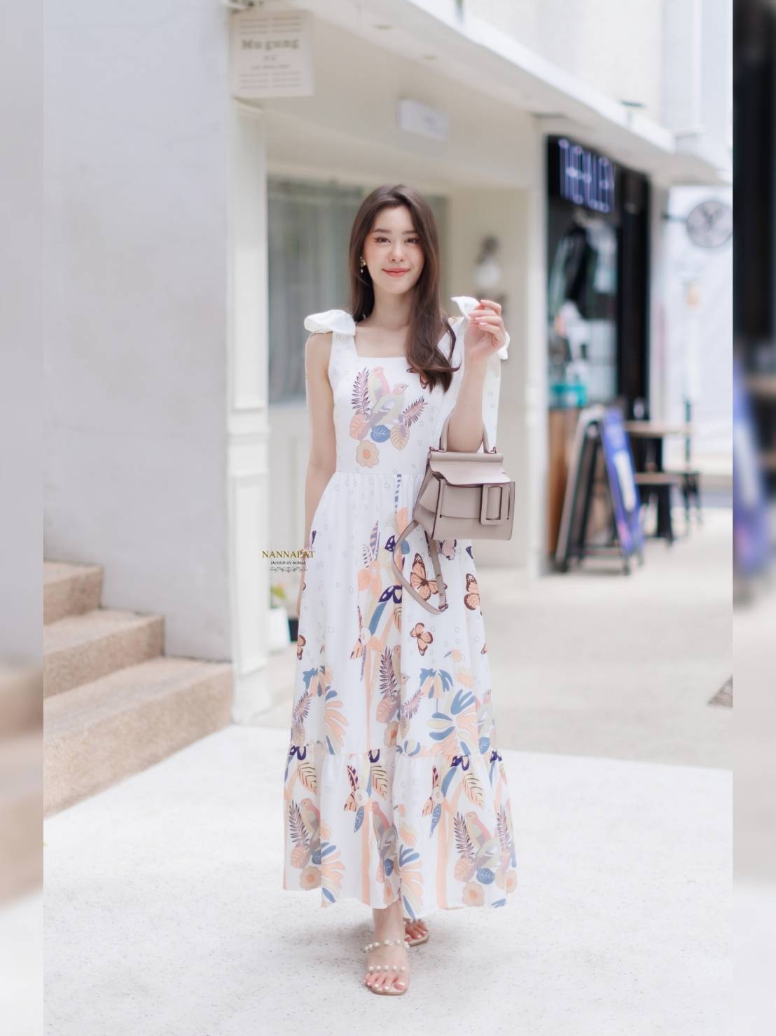 ้ดรสซิปหลัง แต่งโบว์ไหล่