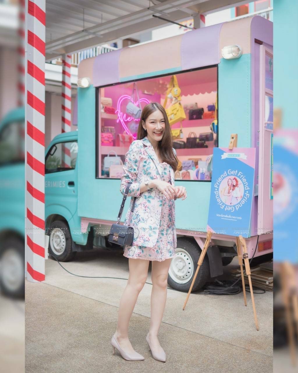 เสื้อสูทคลุมแขนยาวมีกระเป๋าสองข้าง