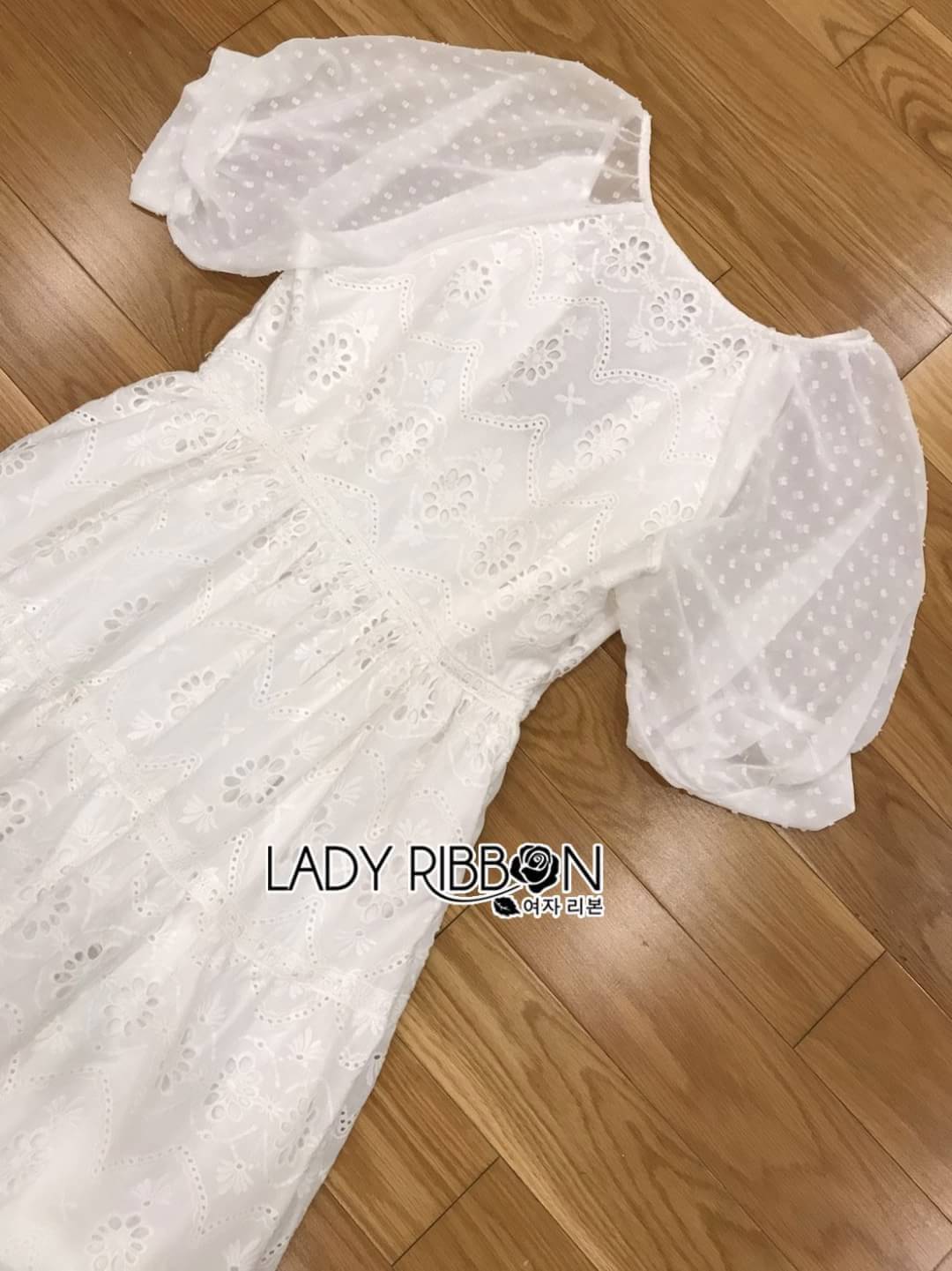 รสผ้าคอตตอนสีขาวฉลุลายทรงเบสิก