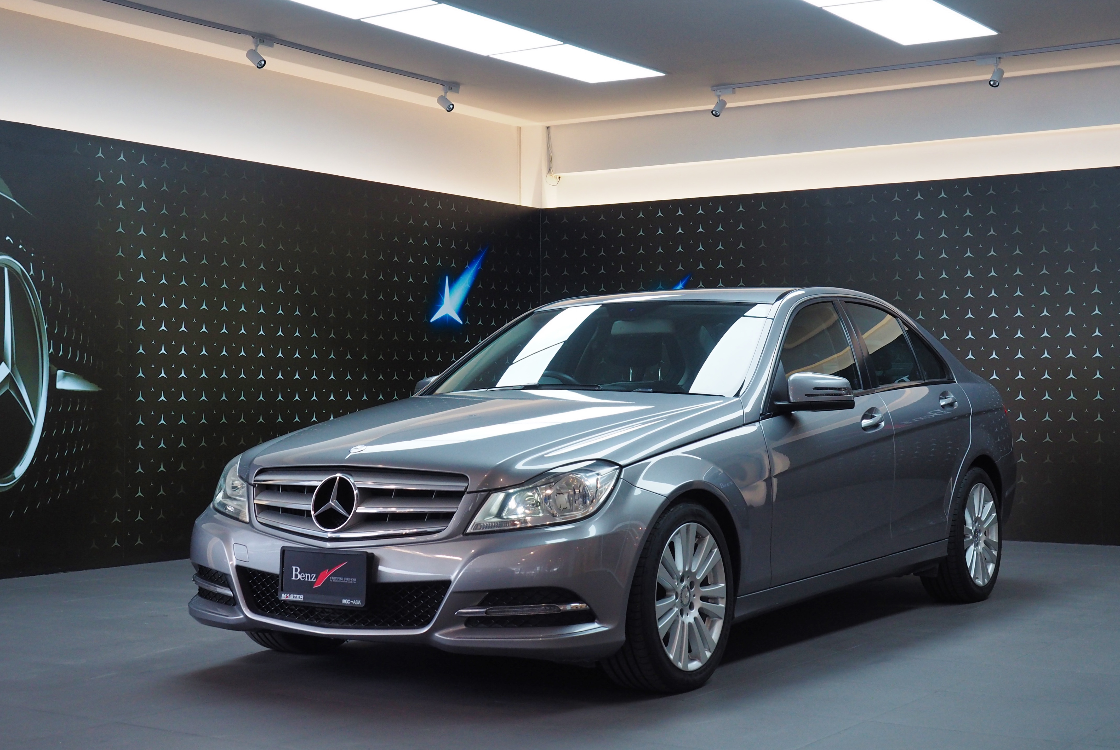 จองแล้ว C200 CGI W204