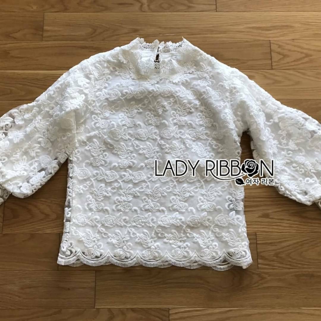 เสื้อผ้าลูกไม้สีขาวสไตล์วินเทจเฟมินีน