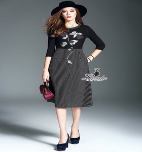 strip feminine dress เดรสสุดเก๋ ดีไซน์ผ้าทอลายเนื้อนิ่มฟูสวย