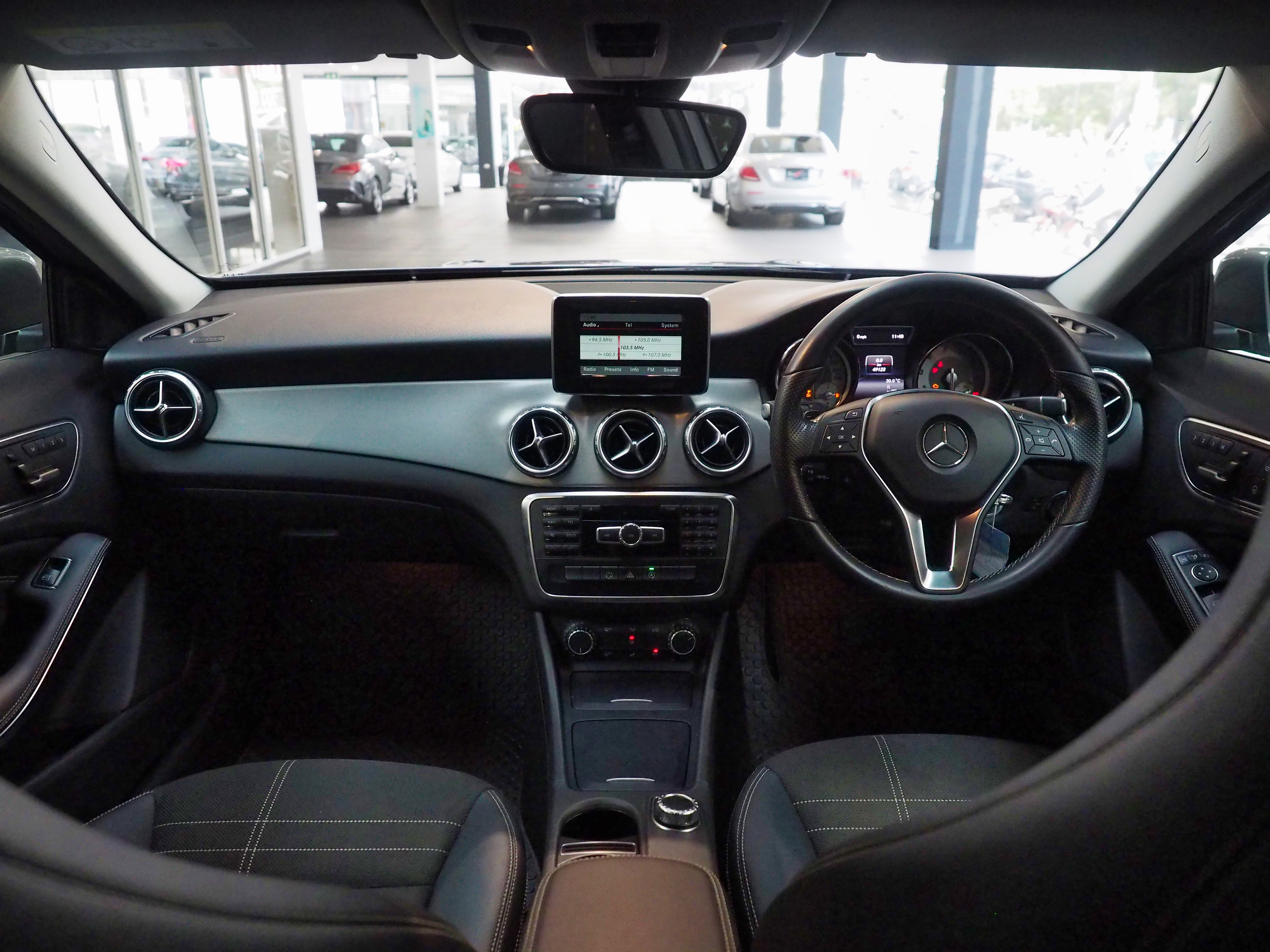 จองแล้ว GLA200 Urban W156