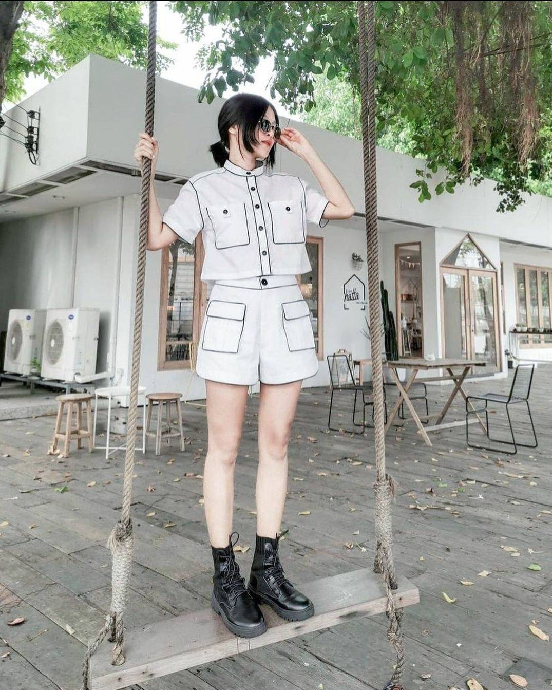 เสื้อกระดุมหน้า กระเป๋าคู่ กางเกงทรงน่ารัก
