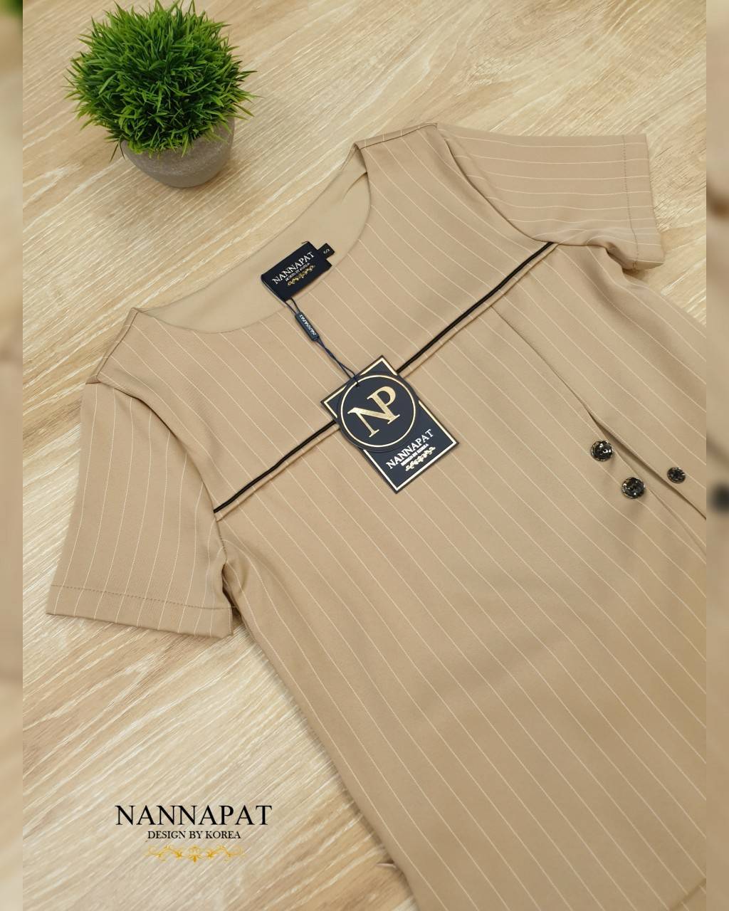 เสื้อซิปข้าง แต่งกระดุ มกางเกงมีกระเป๋าข้าง