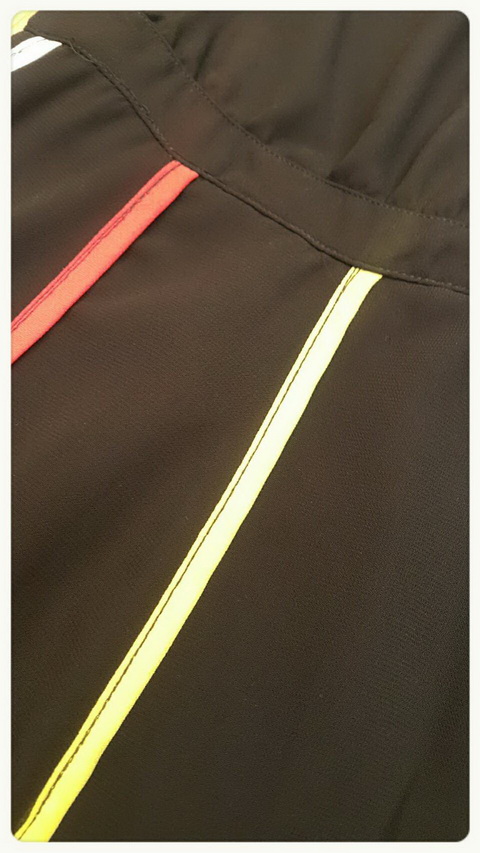 ชุดเดรสเกาหลีผ้าพื้นสีดำเสื้อคอปาดเอวขอบ