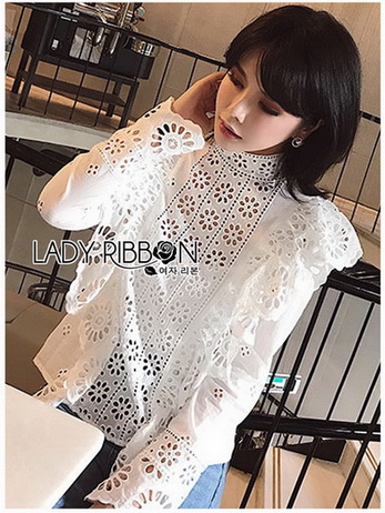 Laser-Cut Cotton Blouse เสื้อผ้าคอตตอนสีขาว