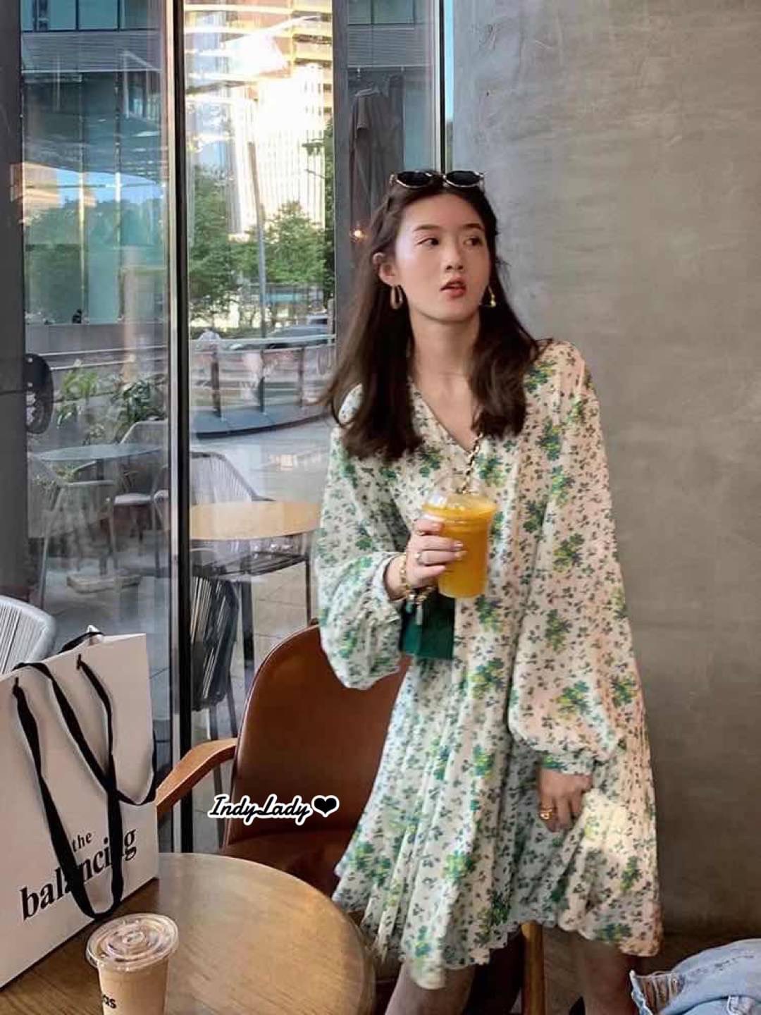 มินิเดรส แขนยาว คอวี พิมพ์ลายดอกไม้