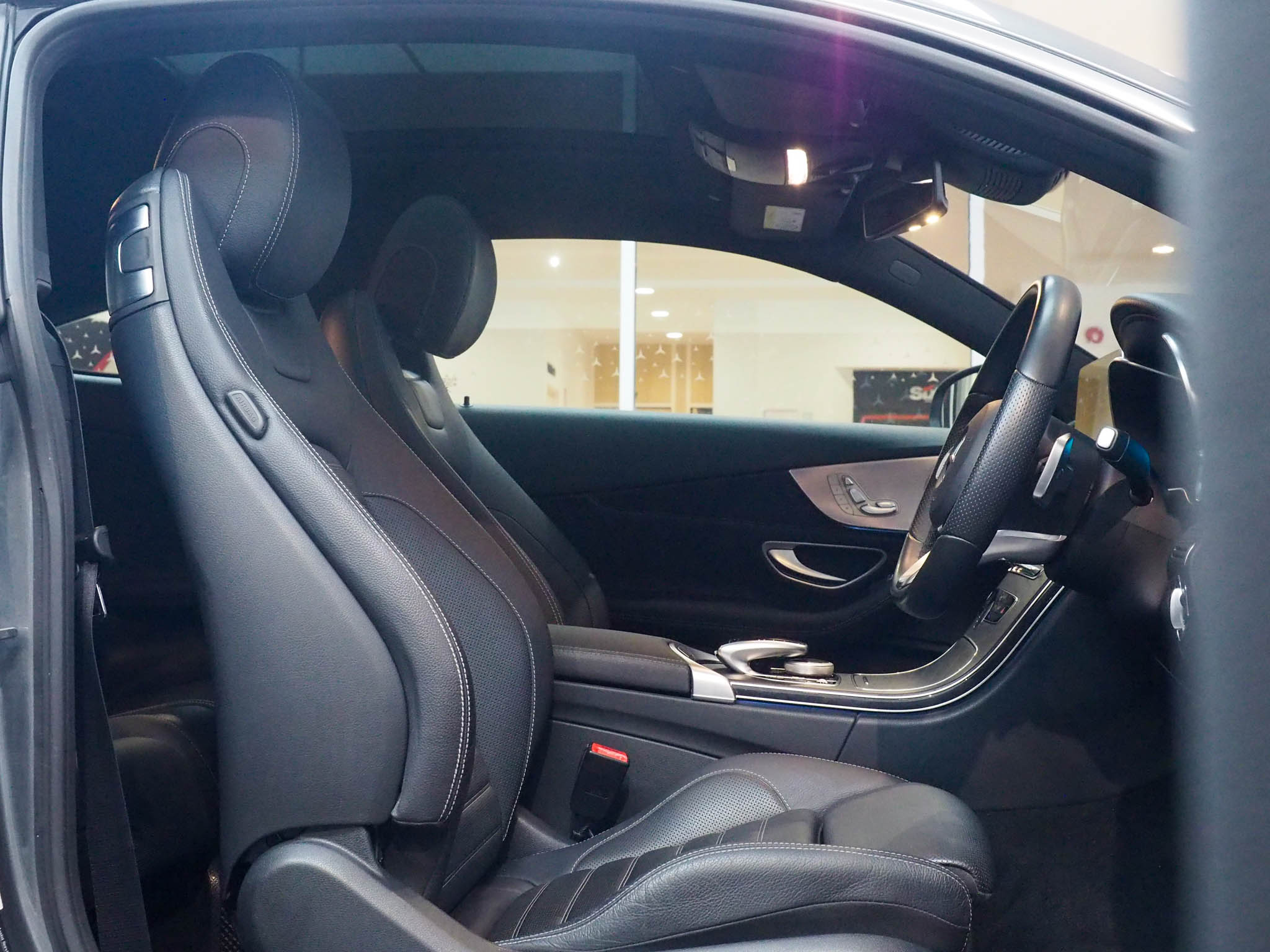 จองแล้ว C200 Coupe AMG W205