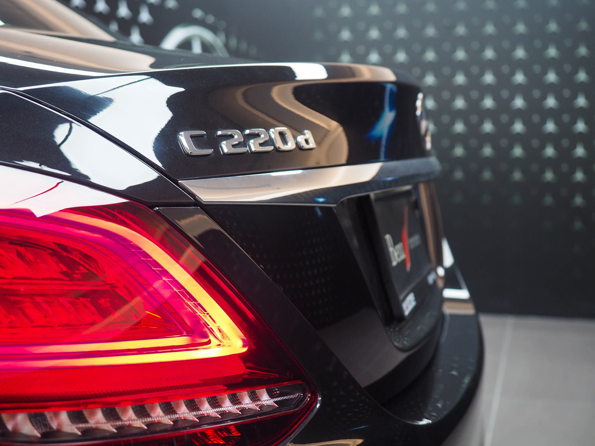 จองแล้ว C220d Avantgarde W205