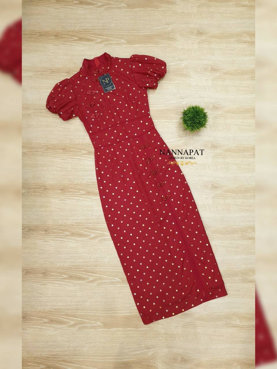 Dress แดงกี่เพ้าที่ Hot hit