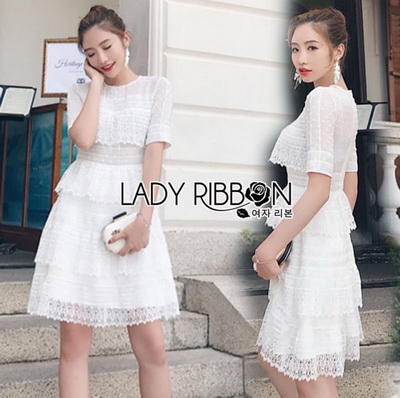เดรสผ้าลูกไม้สีขาวตกแต่งเลเยอร์