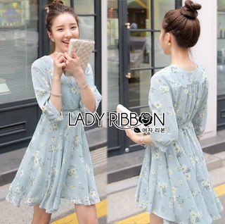 Lady Ribbon Online เสื้อผ้าออนไลน์ขายส่ง Lady Ribbon เสื้อผ้า LR06180816 🎀 Lady Ribbon's Made 🎀 Lady Lucie Julie Sweet and Pure White Daisy Printed Pale Blue Dress เดรสสีฟ้าอ่อน