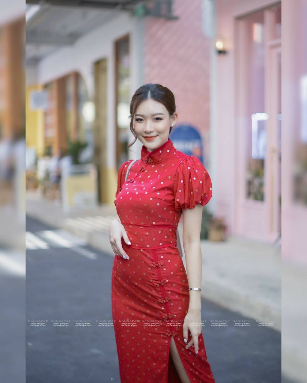 Dress แดงกี่เพ้าที่ Hot hit