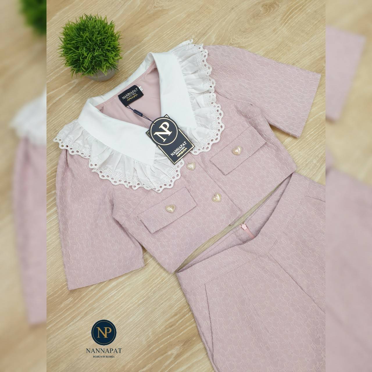 เซทกระดุมหัวใจแต่งปกคอเสื้อระบ่าย