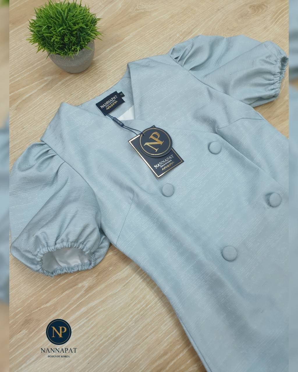 เสื้อกระดุมหน้าแขนตุ๊กตา