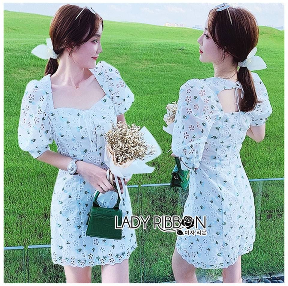 เดรสแฟชั่นผ้าลูกไม้สีขาวฉลุลาย