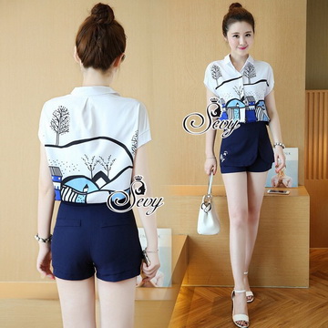 Lady Ribbon Online เสื้อผ้าแฟชั่นออนไลน์ขายส่ง เลดี้ริบบอนของแท้พร้อมส่ง sevy เสื้อผ้า SV02240716 🎉Sevy Two Pieces Of Graphically Shirt With Fisho Embroidered Shorts Sets
