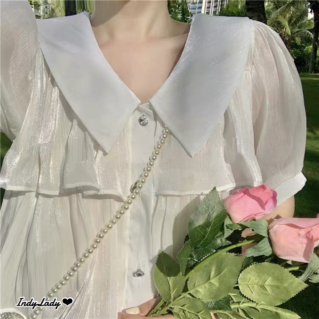 ดรสสั้น สีขาว คอปก เนื้อผ้าเป็นเงาๆ