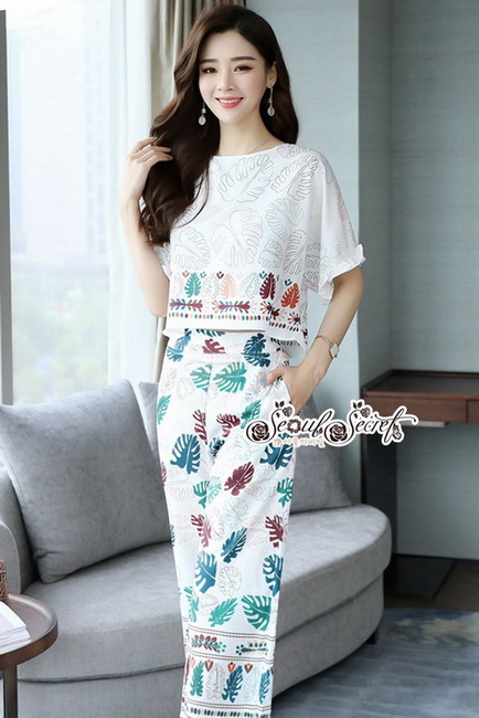 ทรงเสื้อครอปแขนเสื้อทรงปีกค้างคาว