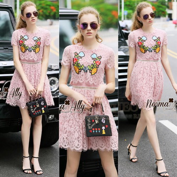Lady Ribbon Online เสื้อผ้าออนไลน์ ขายส่ง normal ของแท้ NA13140716 🎉Normal Ally Present embroidered flower lace elegance dress🎉 (เดรสลูกไม้งานปัก , ซับในอย่างดีทั้งชุด)