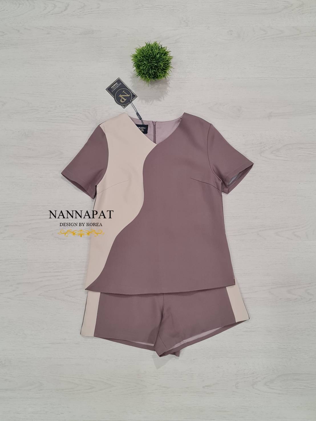 เสื้อทูโทน ซิปหลัง กางเกงขาสั้น