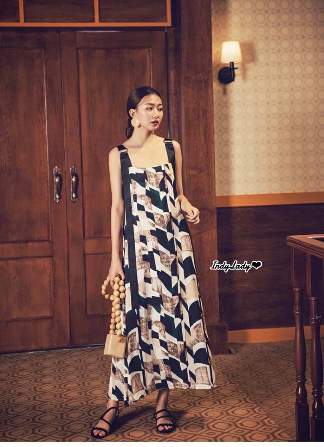 Dress สายเดี่ยว พิมพ์ลายกราฟฟิก