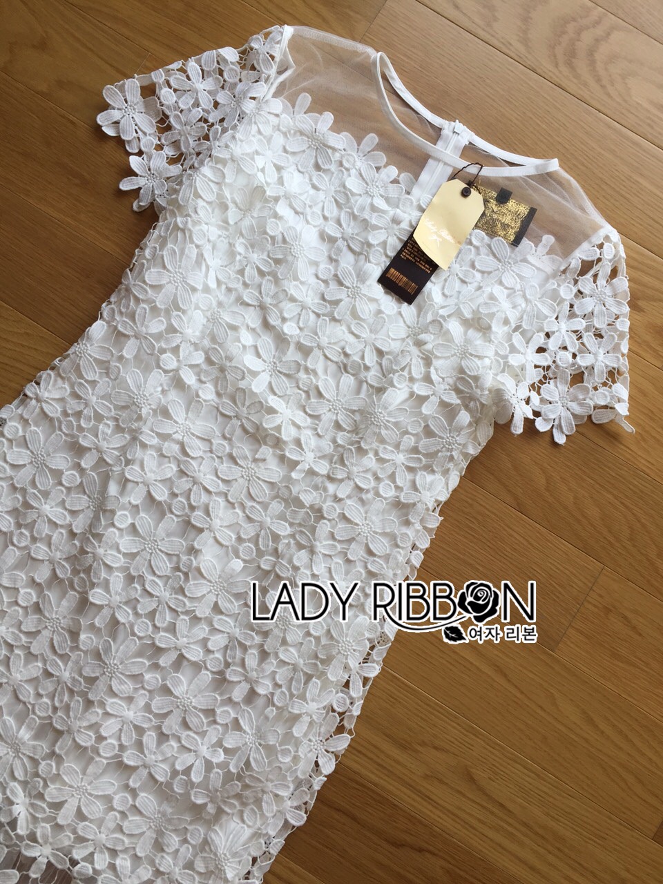 🎀 Lady Ribbon's Made 🎀 Elisa All that Flower Embroidered Tulle Evening Dress เดรสยาวปักประดับดอกไม้สีขาวทั้งตัวและตัดต่อผ้าโปร่ง ตัวนี้เหมาะกับเอาไว้ใส่ออกงาน
