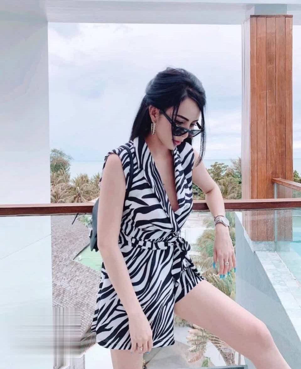 จั้มสูทสั้นสายคาดเอว