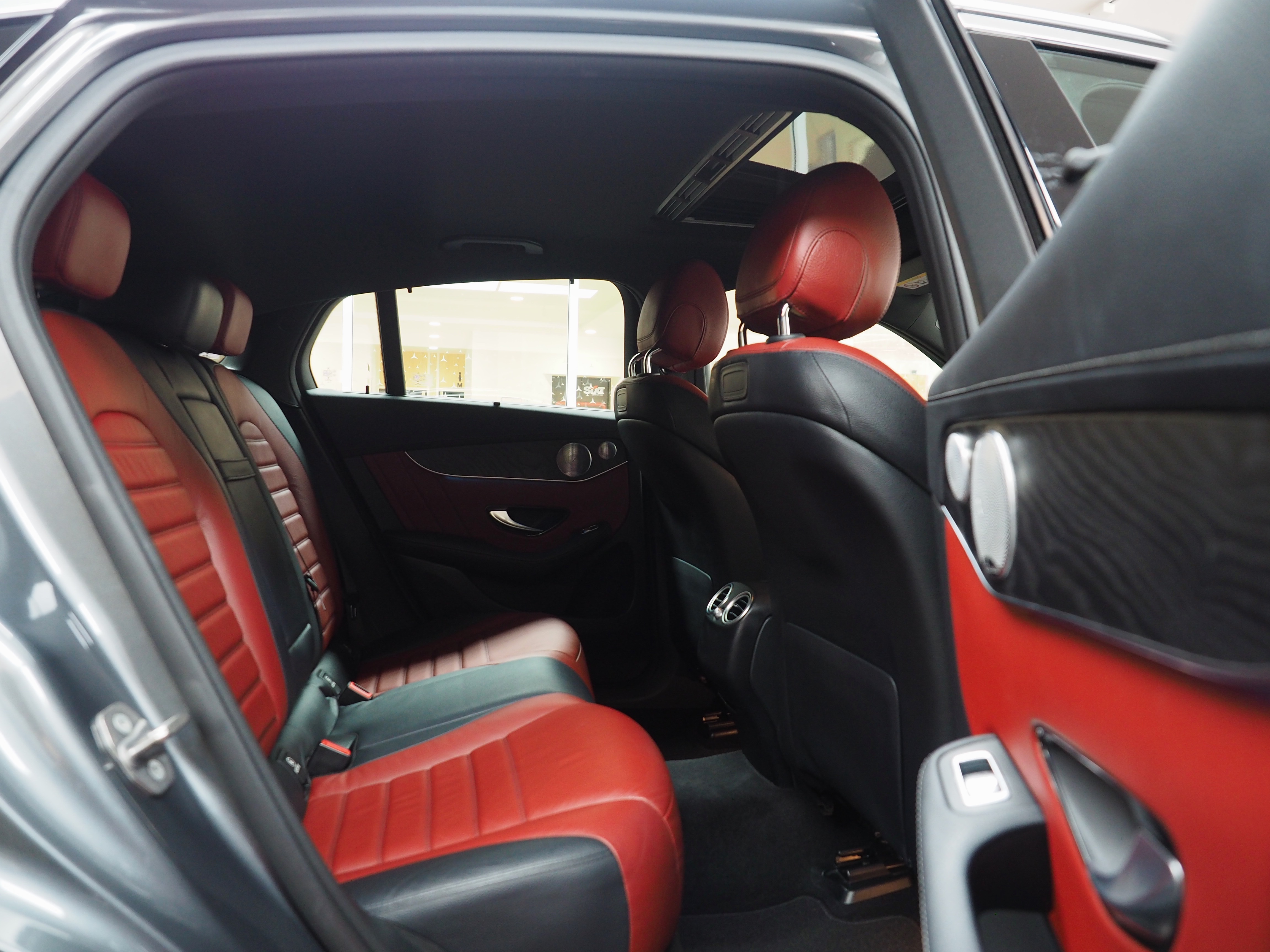 จองแล้ว GLC250 AMG Coupe 4Matic W253